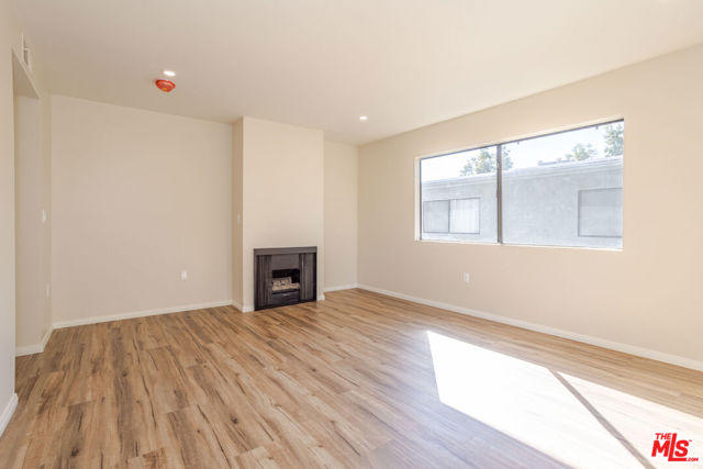 9140 Burnet Avenue, North Hills CA: https://media.crmls.org/mediaz/020c8d61-a89a-46ad-9a66-42b94112c849.jpg