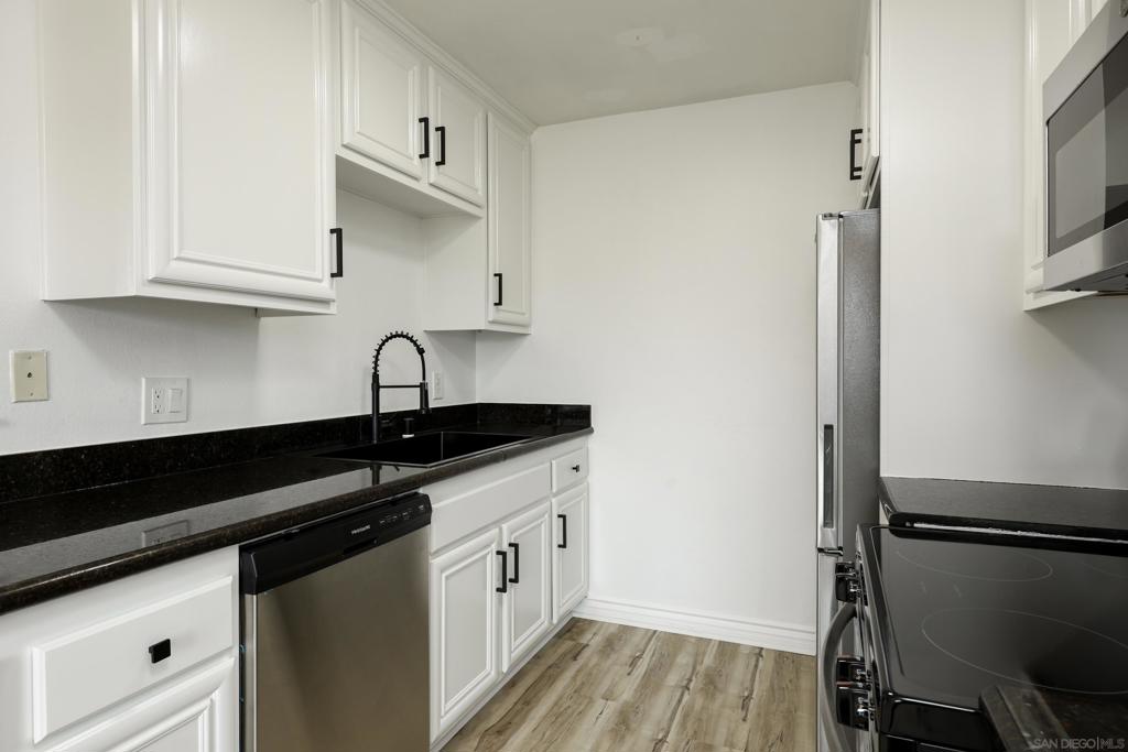 9949 Erma Rd - photo 15