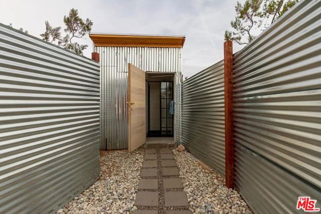 62177 Jericho Way, Joshua Tree CA: https://media.crmls.org/mediaz/020d1c94-e3a9-47d1-b521-ad2bd0882d37.jpg