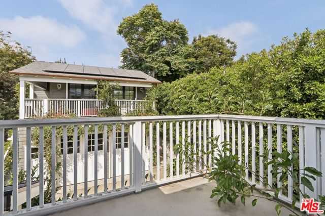 3143 Shelby Drive, Los Angeles CA: https://media.crmls.org/mediaz/020d1da6-2b32-4c05-8910-d5ae71a9dcaa.jpg