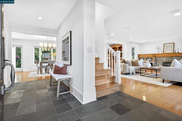 1206 Rimer Dr, Moraga CA: https://media.crmls.org/mediaz/020d2541-33ac-4c3a-83f8-19706ffd1838.jpg