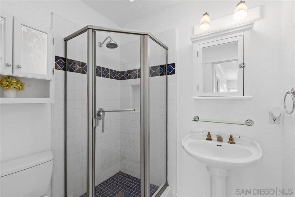 https://media.crmls.org/mediaz/020d3ba1-b089-4d3b-b5da-33533eac9177.jpg?preset=X-Large