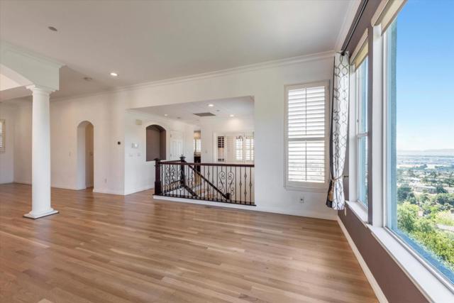8215 Skyline Circle, Oakland CA: https://media.crmls.org/mediaz/020e668e-03ab-40cc-857a-1eeba3ae99da.jpg