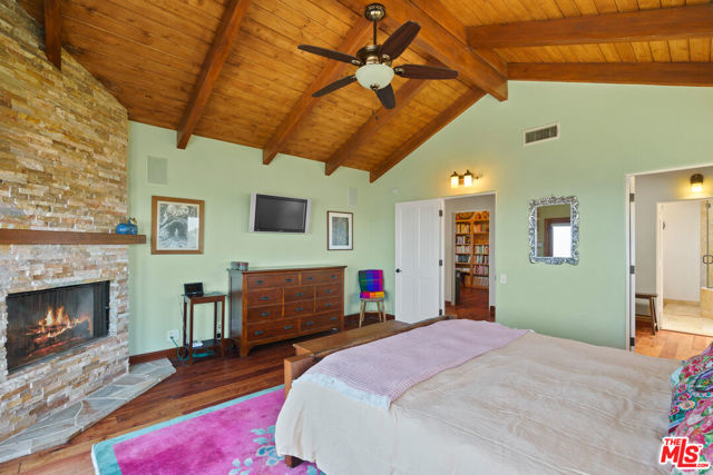 2303 Tuna Canyon Road, Topanga CA: https://media.crmls.org/mediaz/020e95a5-14f0-457e-825d-bc4e794ca4e9.jpg