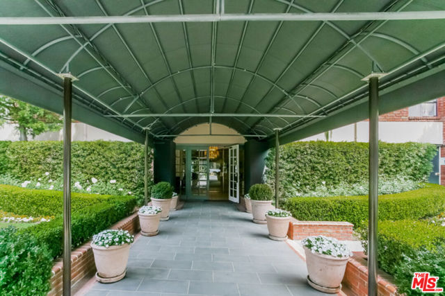 #546 Lobby entrance