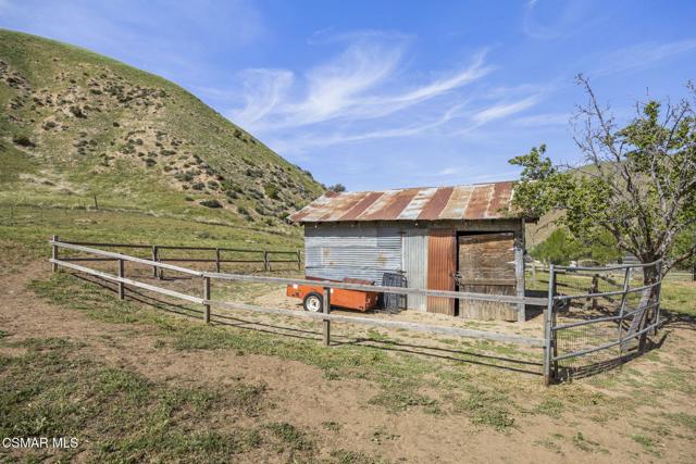 2837 Clear Canyon Road, Lebec CA: https://media.crmls.org/mediaz/020efd82-7abb-432f-bedf-dbdc47c199d6.jpg