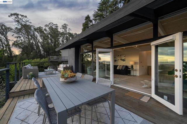 6801 ARMOUR DRIVE, Oakland CA: https://media.crmls.org/mediaz/020fad94-d07a-4b96-8fb0-9dbd2ceacfb0.jpg