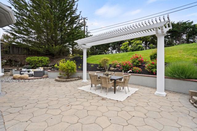 1535 Lakeview Drive, Hillsborough CA: https://media.crmls.org/mediaz/020fea6e-972e-4bce-974c-a5577e4800a2.jpg