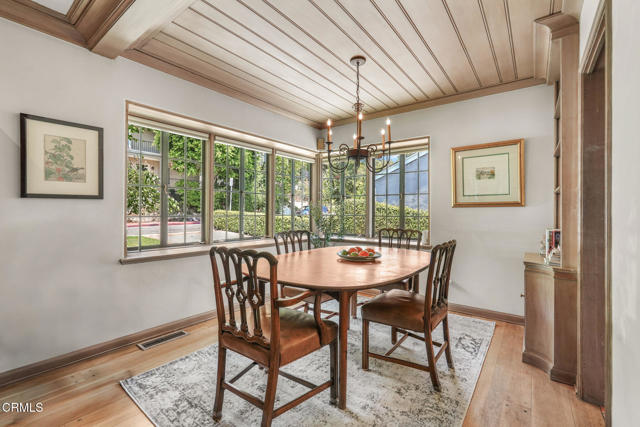 818 Huntington Garden Drive, San Marino CA: https://media.crmls.org/mediaz/020ffc57-3be2-424b-820e-381c959f68d8.jpg