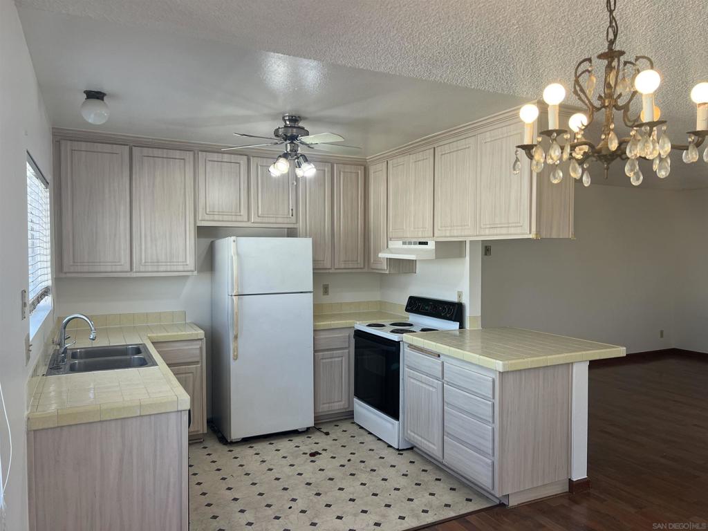 4617 Kensington Dr - photo 3