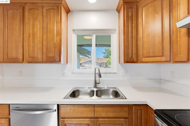 1908 New Jersey St, Fairfield CA: https://media.crmls.org/mediaz/021047bc-3a33-4c2f-beae-dfad3f089bd4.jpg