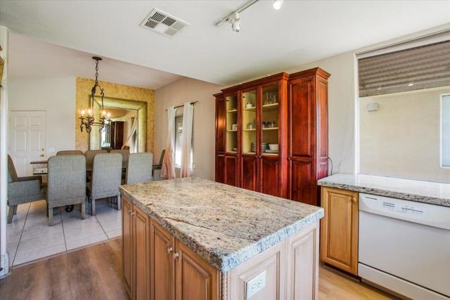23 Pine Valley Drive, Rancho Mirage CA: https://media.crmls.org/mediaz/02109302-291e-4618-9994-e712023aa215.jpg