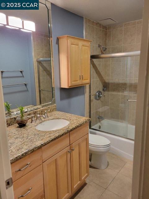 590 El Dorado, Oakland CA: https://media.crmls.org/mediaz/0211352b-b35e-463f-b064-c4119c6a69f4.jpg