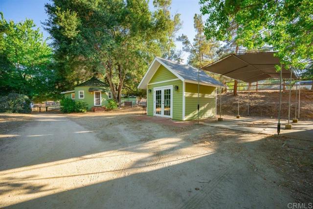 16635 Highland Valley Rd, Ramona CA: https://media.crmls.org/mediaz/02114143-9a46-47c1-8dde-97df6ac85799.jpg