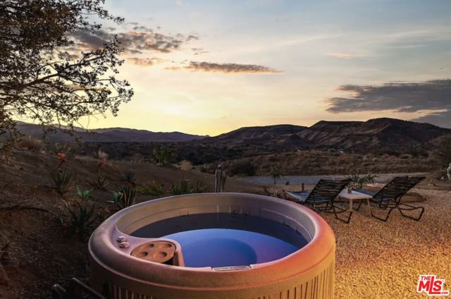 5195 Pioneertown Road, Pioneertown CA: https://media.crmls.org/mediaz/0211d62a-b3a6-45a4-a726-54c218dc47af.jpg