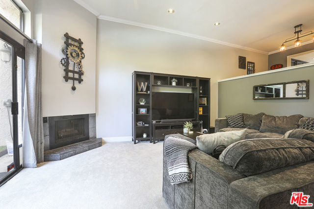 15237 MAGNOLIA Boulevard, B photo 2