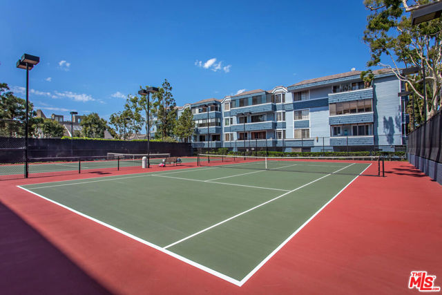 310 Tahiti Way, Marina del Rey CA: https://media.crmls.org/mediaz/02127c73-35bb-409f-8162-68ecc8e27fe7.jpg