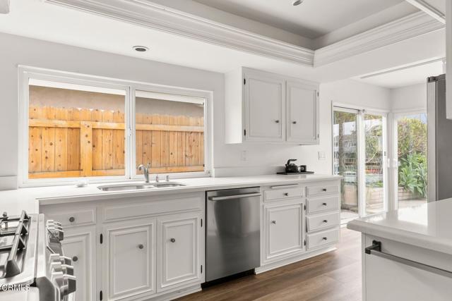 Detail Gallery Image 13 of 34 For 2957 Seaview Ave, Ventura,  CA 93001 - 5 Beds | 3 Baths