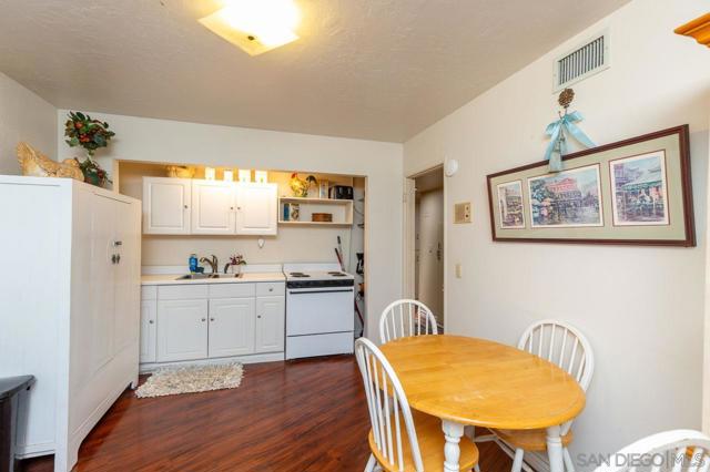 11339 Rolling Hills Dr, El Cajon CA: https://media.crmls.org/mediaz/0213bd6d-9aba-4494-846b-6e931aa57f8b.jpg
