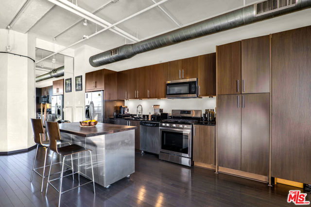 1645 Vine Street, Los Angeles CA: https://media.crmls.org/mediaz/0213d846-efaa-4c28-adfd-f285935a47c7.jpg