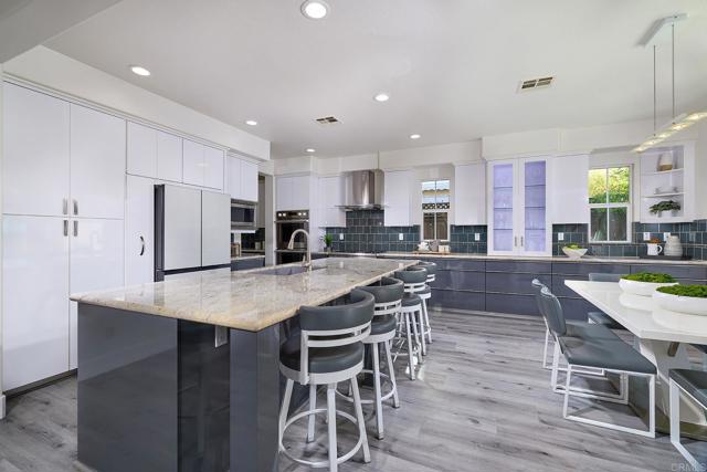 Detail Gallery Image 8 of 42 For 2266 Aventurine Place, Carlsbad,  CA 92009 - 4 Beds | 4 Baths