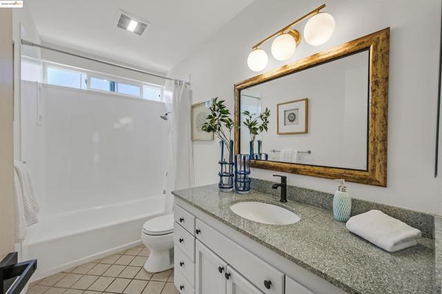 32212 Deborah Dr, Union City CA: https://media.crmls.org/mediaz/0213e378-3821-4ec5-b3d7-2c5b2023832b.jpg