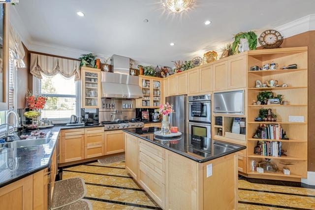 190 Pickering Ave, Fremont CA: https://media.crmls.org/mediaz/02148394-e1ba-474d-8414-ad9b2d8044b3.jpg
