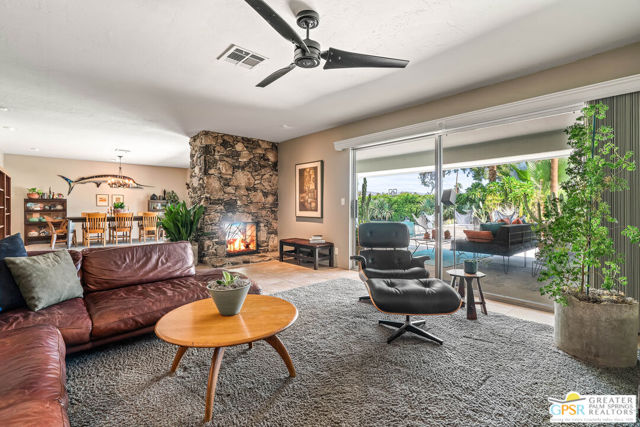 2072 S Bobolink Lane, Palm Springs, CA 92264
