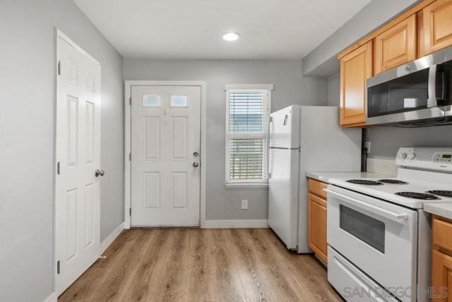 1111 Seacoast Dr, Imperial Beach CA: https://media.crmls.org/mediaz/0215480d-749b-4beb-b63f-f09fd1992b46.jpg
