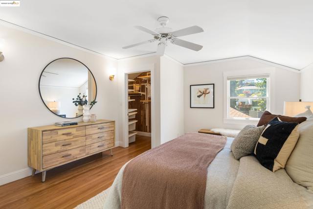 6314 Broadway Ter, Oakland CA: https://media.crmls.org/mediaz/02155aa5-2f53-4d2a-a473-07e6a20f63ac.jpg