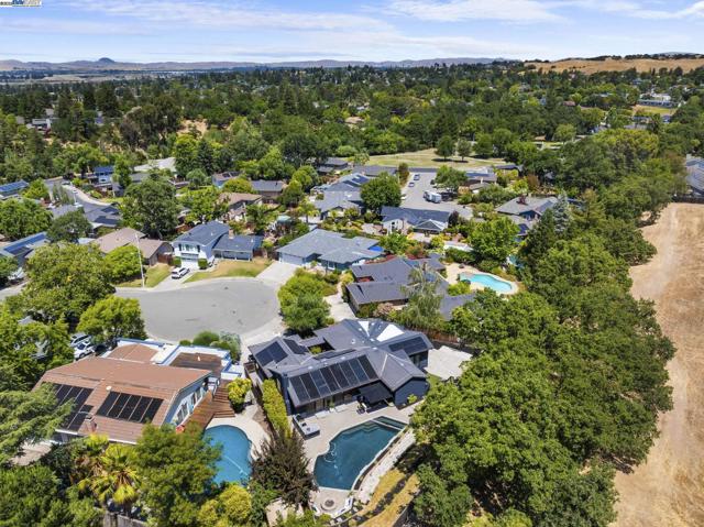 4149 Moselle Ct, Pleasanton CA: https://media.crmls.org/mediaz/02159a4d-b74a-4144-b836-09fab39eca92.jpg