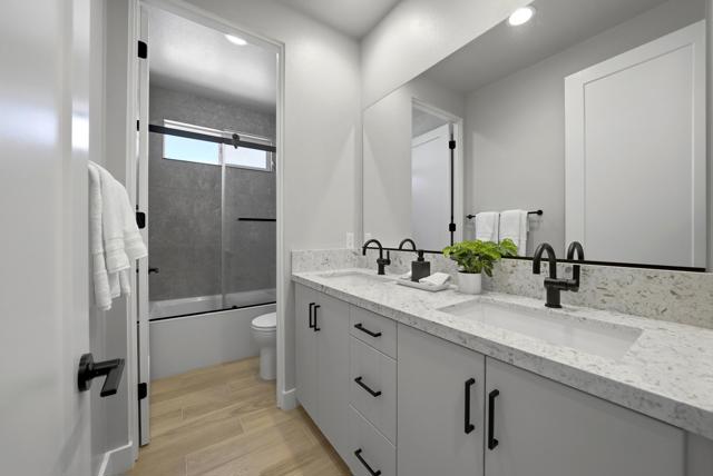 Image 25 of 41 For 41868 Volare Court