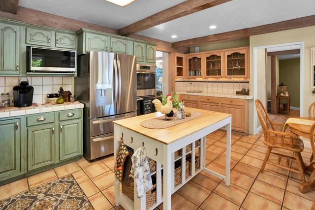 3225 Hillman Lane, Royal Oaks CA: https://media.crmls.org/mediaz/0215dd66-6501-4ec6-8e4f-fa8bafd53f6d.jpg