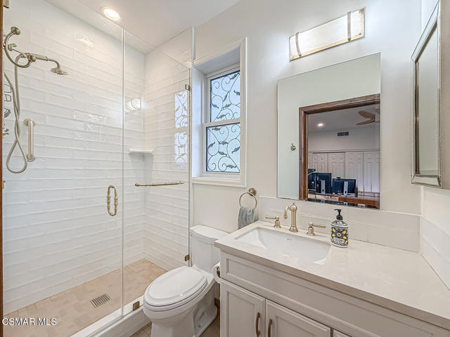 4255 Saddlecrest Lane, Westlake Village CA: https://media.crmls.org/mediaz/0215f398-0a2a-4af9-8198-83a0297e1816.jpg