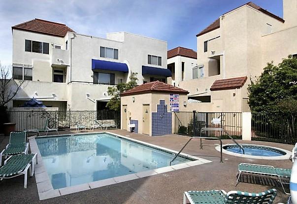 2573 Park Boulevard, Palo Alto CA: https://media.crmls.org/mediaz/02165b9d-2d97-41e0-81f4-72102b965b15.jpg