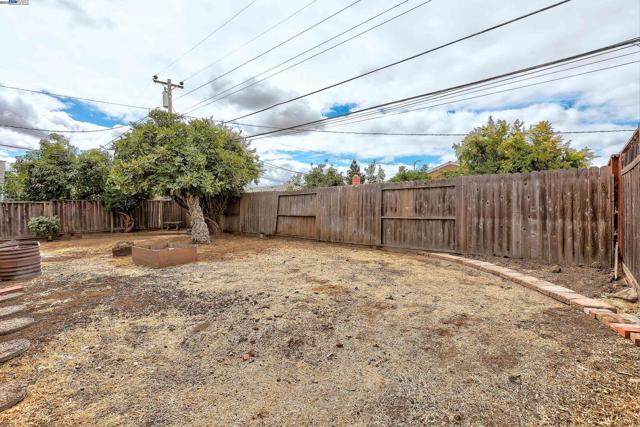 40803 Blacow Rd, Fremont CA: https://media.crmls.org/mediaz/0216cd5a-cb6d-4960-b0f0-d500a3ffbcd3.jpg