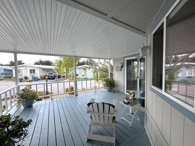 15 Dolphin Court, Half Moon Bay CA: https://media.crmls.org/mediaz/0216f067-4ec3-48a9-be3d-af6793b5f39e.jpg