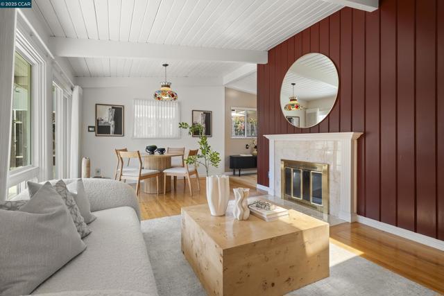 18977 Thornbury ave, Castro Valley CA: https://media.crmls.org/mediaz/021713b1-142c-4ecc-a432-f70f255fd8cd.jpg