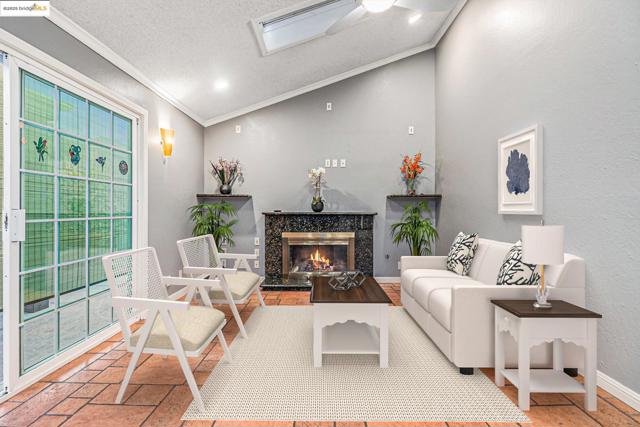 410 Kevin Ct, San Ramon CA: https://media.crmls.org/mediaz/0217166f-c9ca-43a5-8bd2-4bcae49ffcd6.jpg