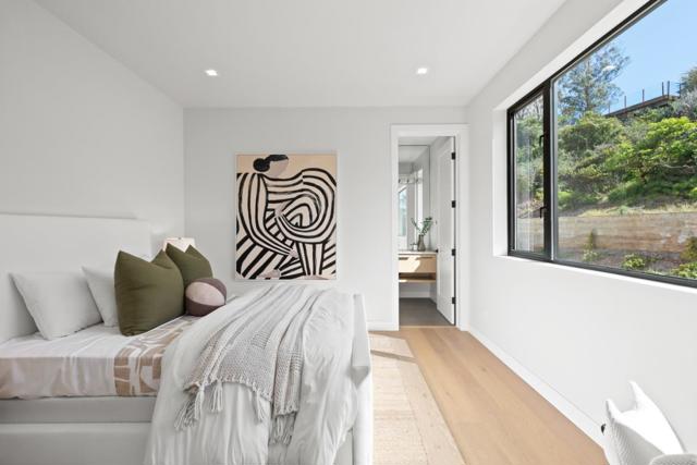 3 Wolfback Ridge Road, Sausalito CA: https://media.crmls.org/mediaz/0217c522-91e6-4491-a447-e8a43dbd4081.jpg