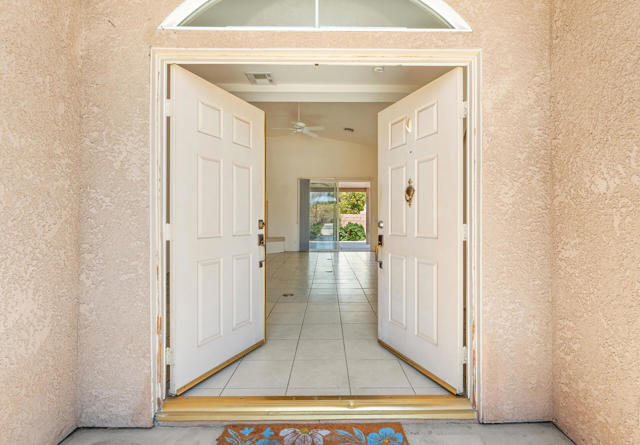 79528 Morning Glory Court, La Quinta CA: https://media.crmls.org/mediaz/02187da1-85c1-4770-bde7-21846f4fcbed.jpg