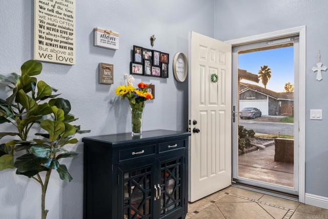 Home for Sale in Lakeside