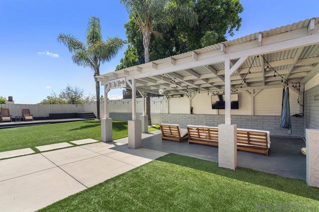 4838 Mount Saint Helens Dr, San Diego CA: https://media.crmls.org/mediaz/02190674-d98e-4bb2-8931-ef4f9b4ba444.jpg