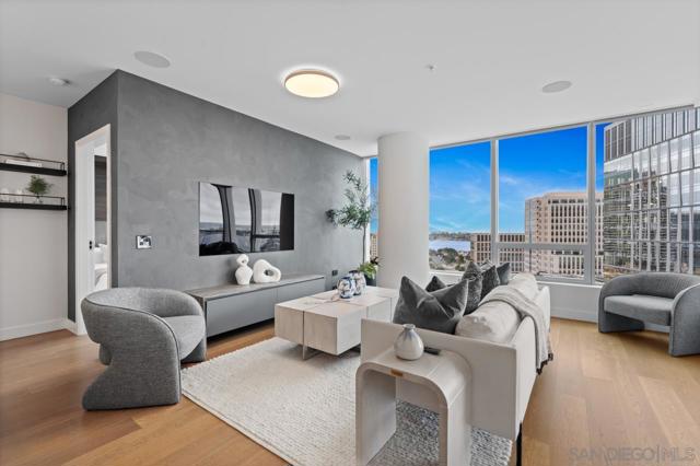 888 W E St, San Diego CA: https://media.crmls.org/mediaz/02191836-259f-48d0-9dce-7aae35f35960.jpg