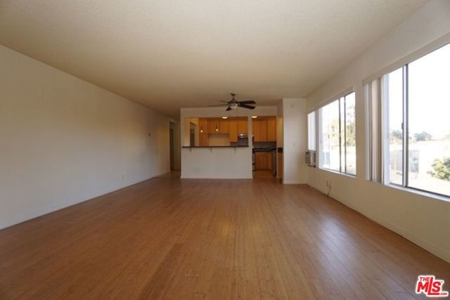 1033 6TH Street, Santa Monica CA: https://media.crmls.org/mediaz/02192ec7-cb41-4269-8767-c337933d6d20.jpg