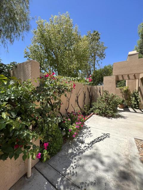 26 Mission Court, Rancho Mirage CA: https://media.crmls.org/mediaz/02196377-e316-4da3-9d19-61d734d47fb0.jpg