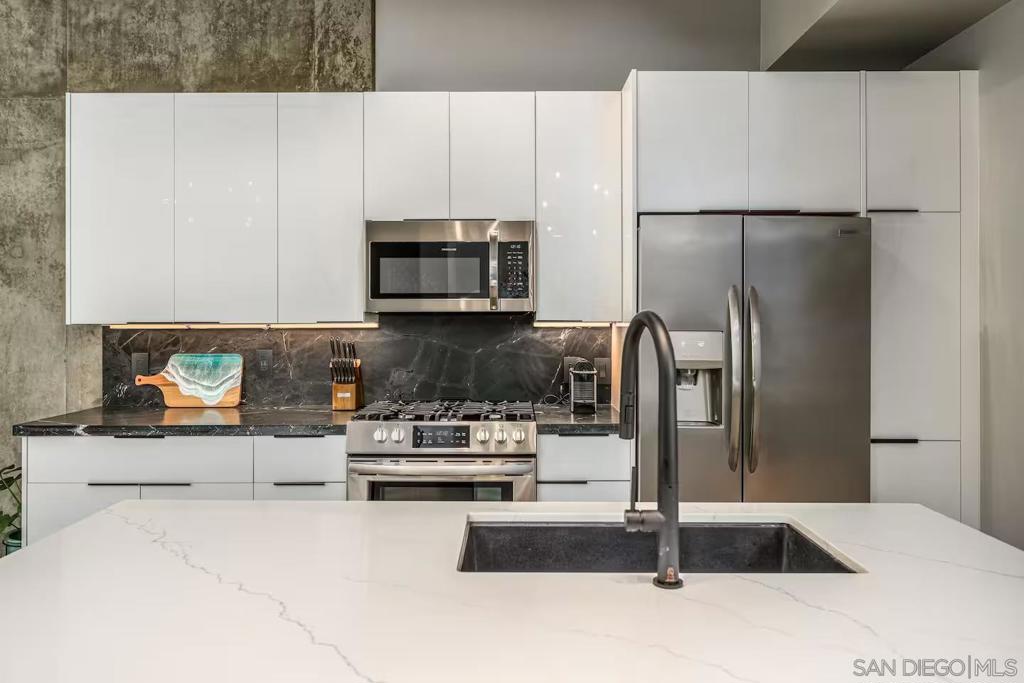 1050 Island Ave - photo 6