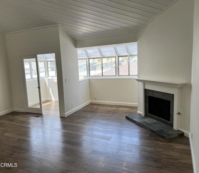 333 Highland Drive, Oxnard CA: https://media.crmls.org/mediaz/0219a6bc-4bfc-40ac-bb79-490d1961f3cd.jpg