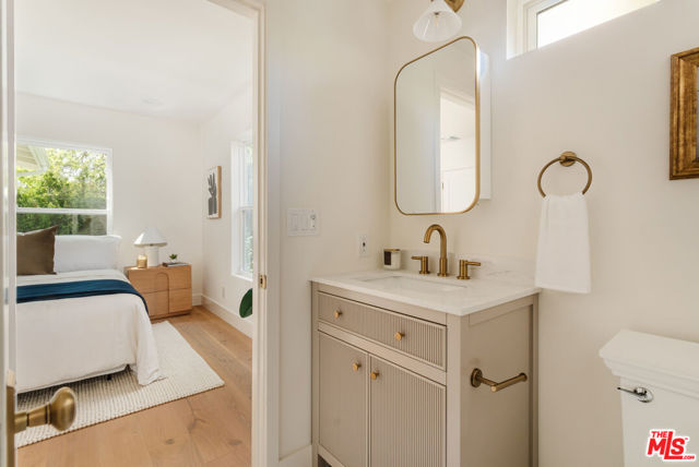 2221 Virginia Road, Los Angeles CA: https://media.crmls.org/mediaz/0219a709-4218-4a06-8680-cabaad2cc4aa.jpg