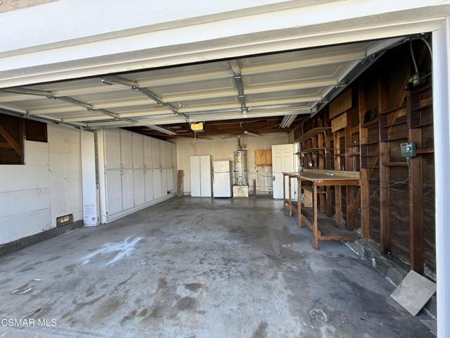 2321 Century Avenue, Simi Valley CA: https://media.crmls.org/mediaz/0219c76b-cf61-4f51-ba9a-7f7fde539b40.jpg